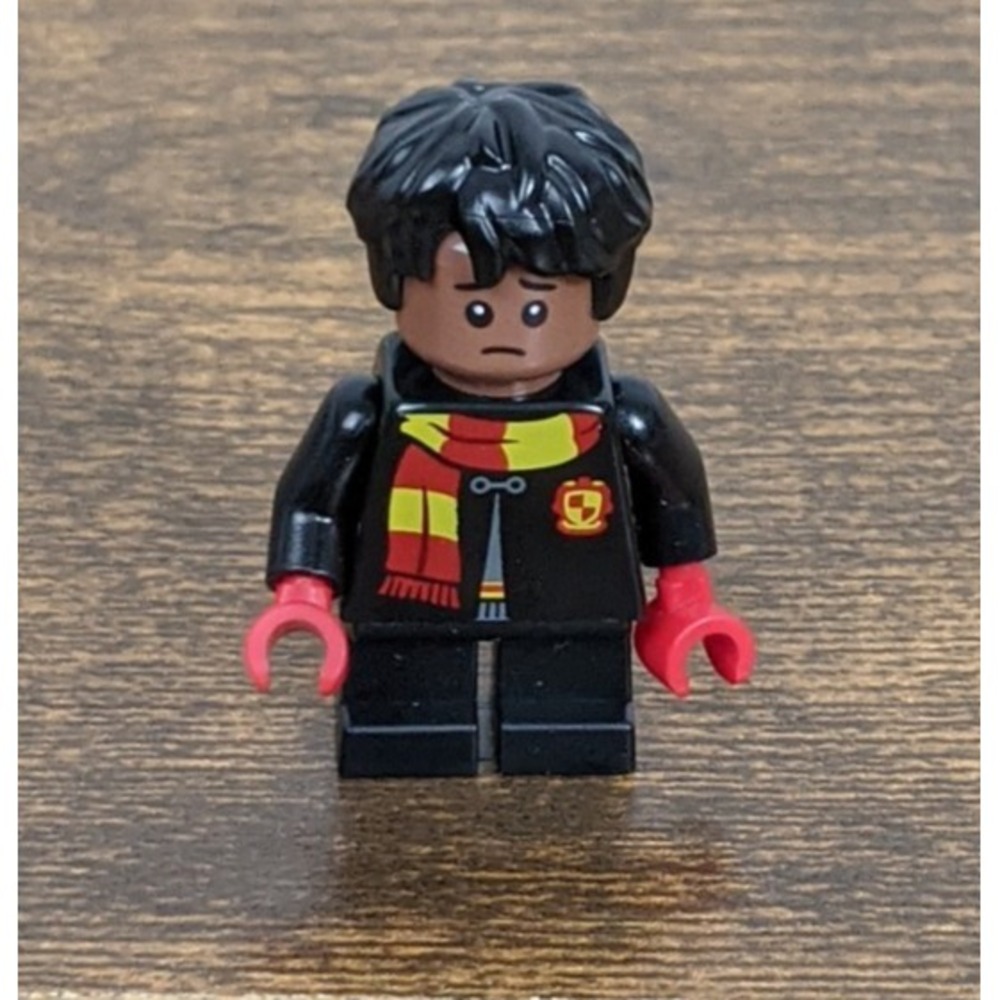LEGO Minifigure Harry Potter with Gryffindor‎ Scarf and Black Outfit Toy